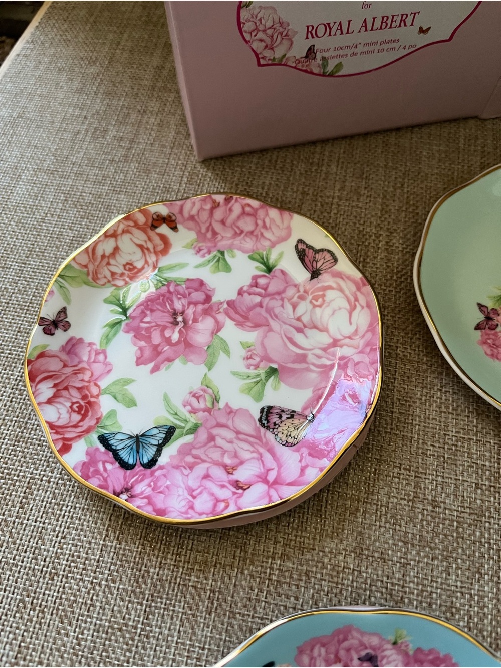 Royal Albert Mirada Kerr Pink Floral Porcelain plates - Picture 3 of 10